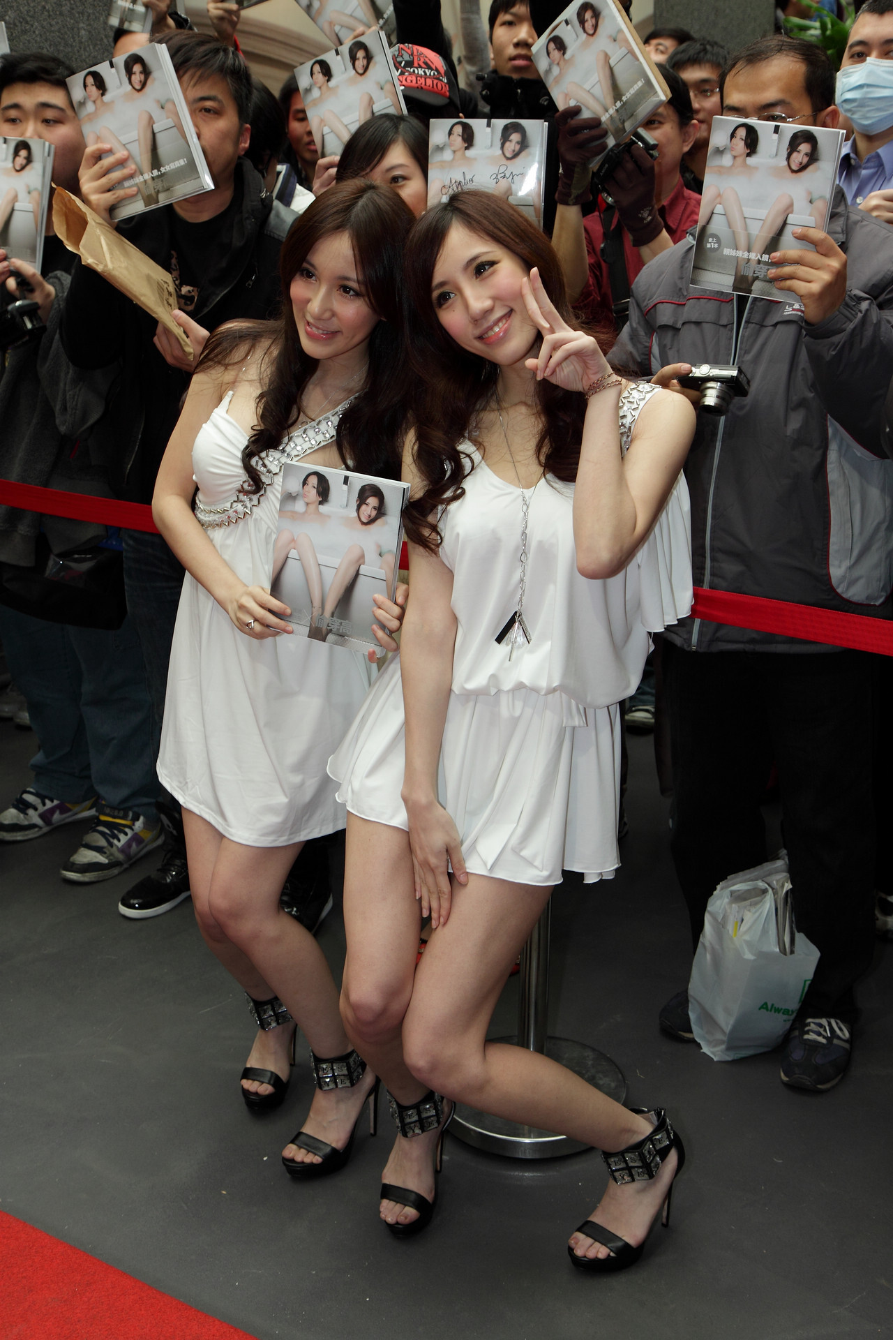 2012 瑤瑤&APPLE寫真書簽書會　雲林健康農業週　家樂福熱鬧開跑